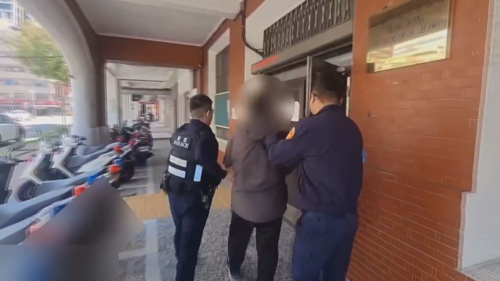 【警消】 逃亡8年仍難躲法網 鹽埕警巡邏盤查逮獲詐欺通緝犯