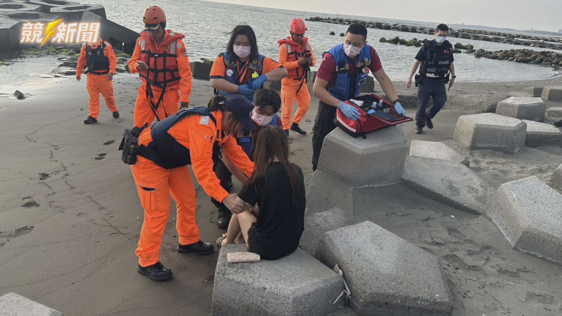 【警消】台南親水公園疑傳落海事件 海巡擴大搜尋在黃金海岸尋獲女子