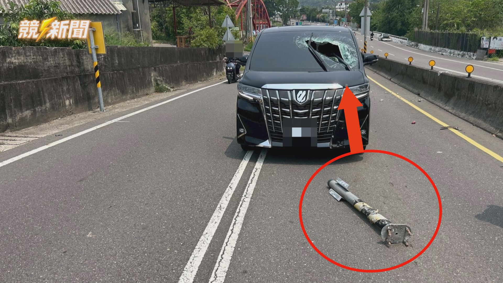 【社會】標誌桿迎面飛來 駕駛有驚無險 事故原因竟是對向車酒駕