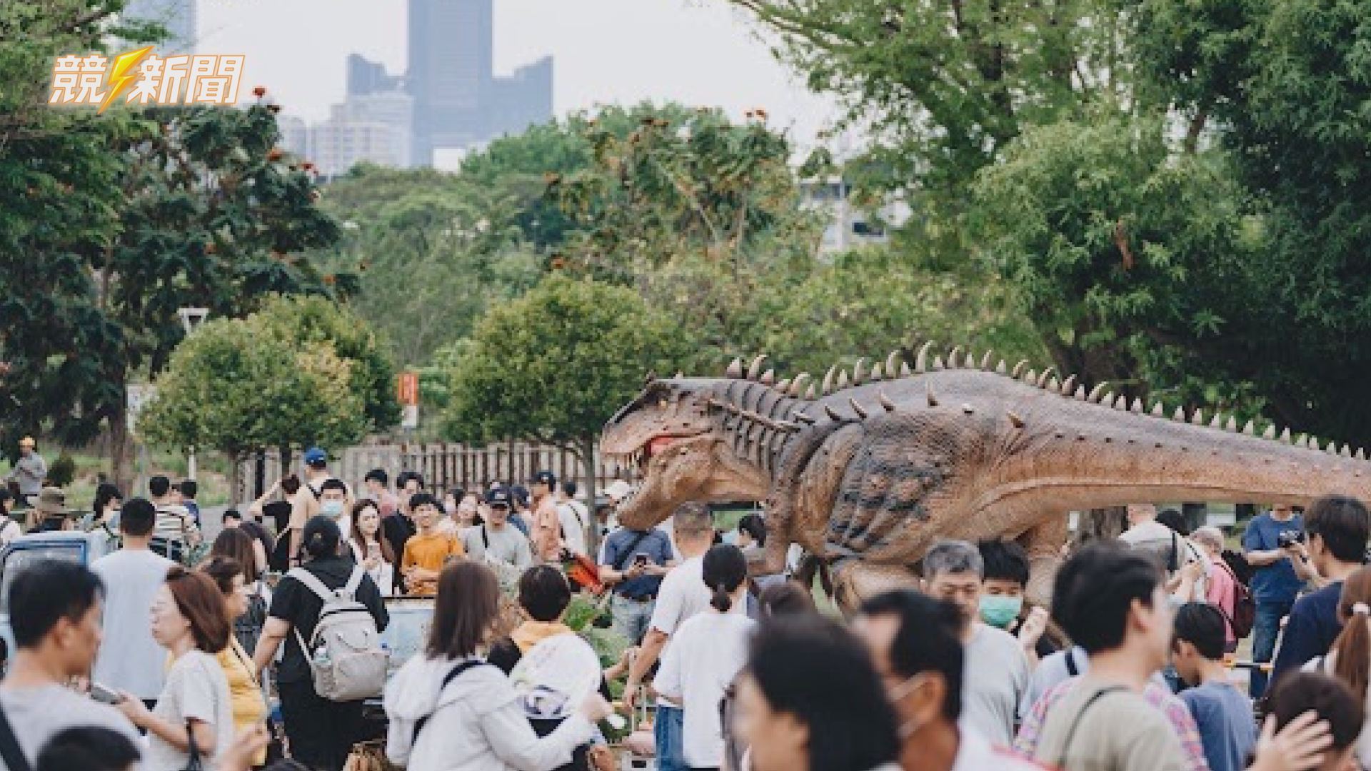【地方】高雄恐龍熱帶動連假人潮 衛武營青創市集63品牌推限定商品吸睛