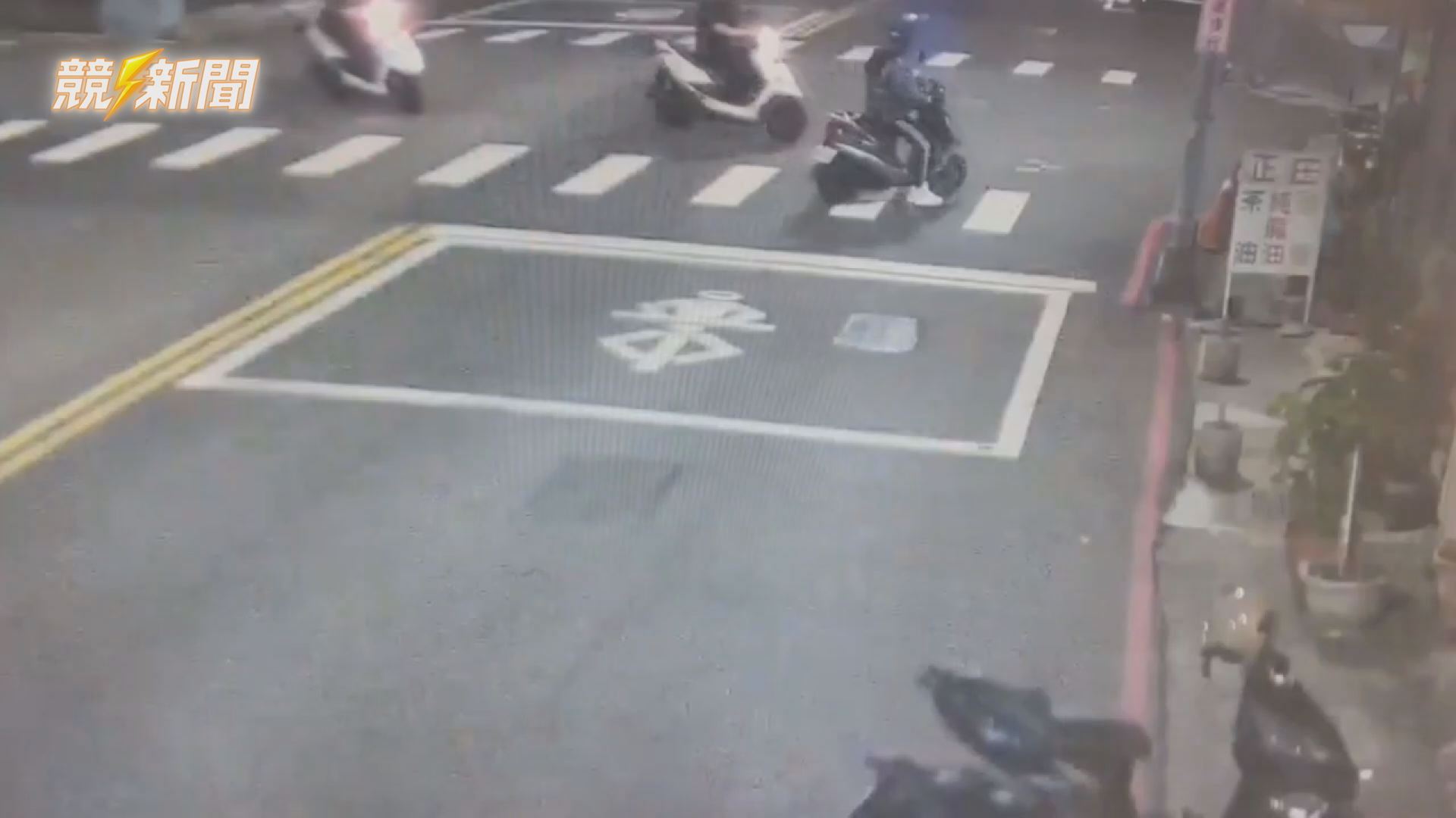 【警政】高雄男子深夜騎車未開燈遭警攔查 身分一查竟是恐嚇取財通緝犯