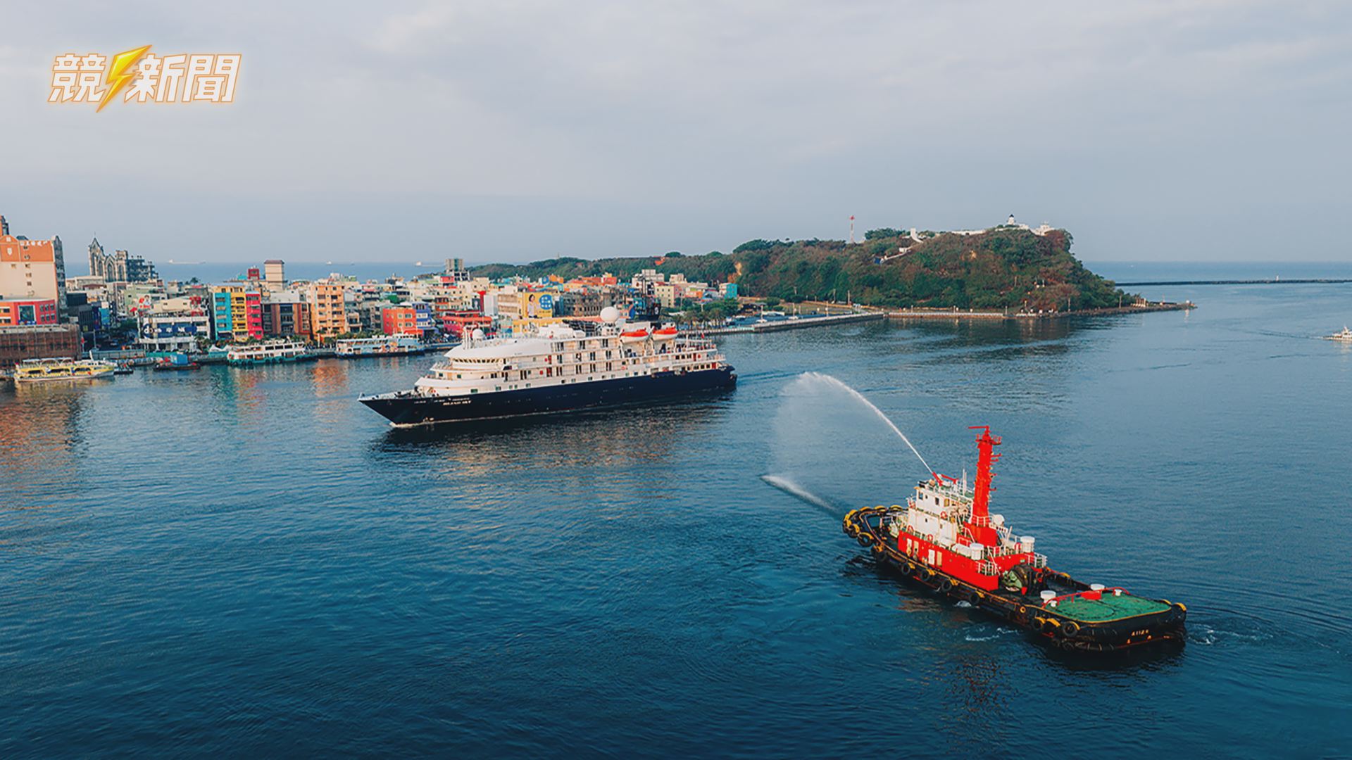 【觀光】高雄港迎來「島嶼天空」首航 小型郵輪載81名歐美旅客靠港