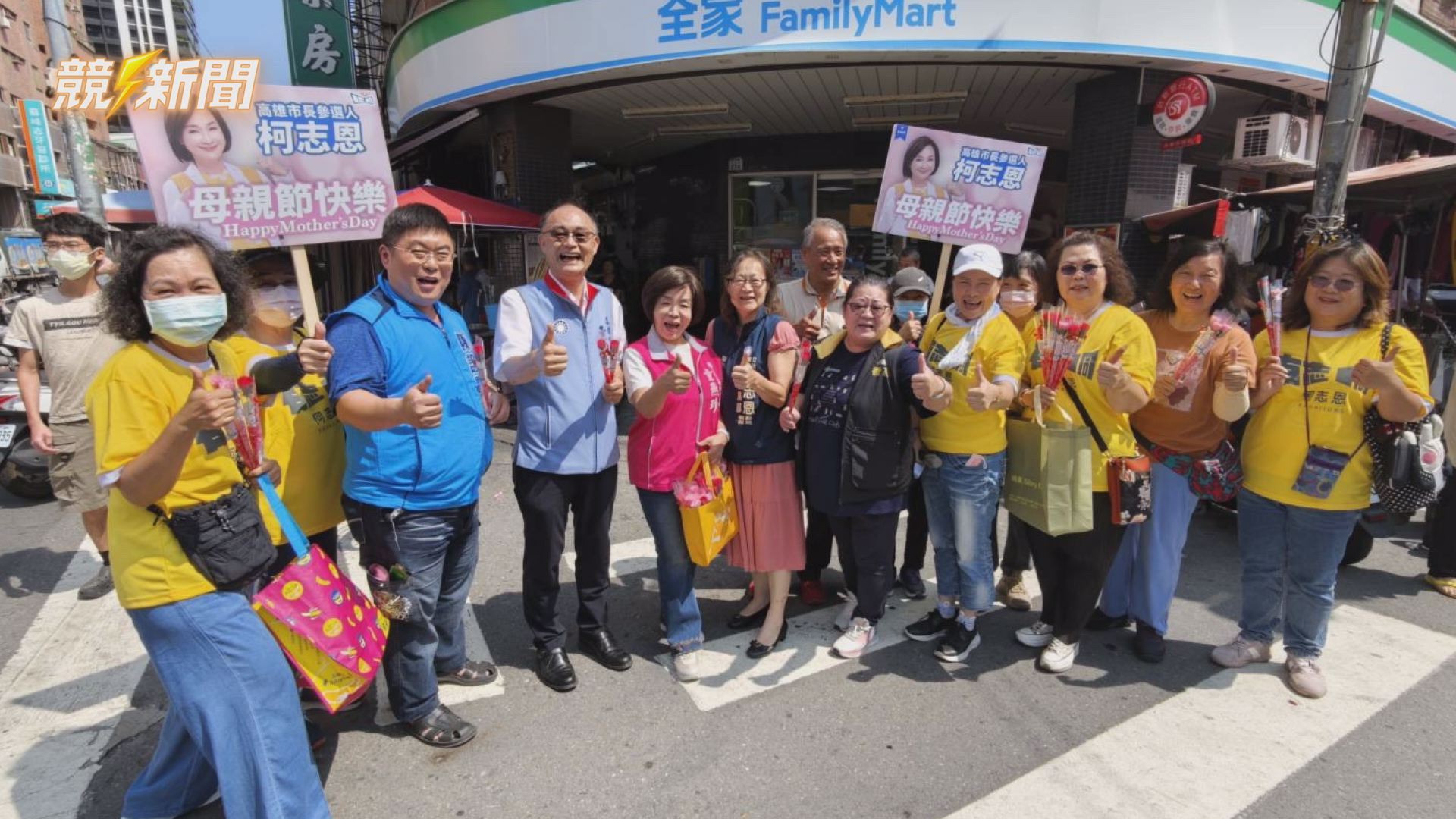 【政治】國民黨高市黨部前進建興市場 發送康乃馨提前歡慶母親節