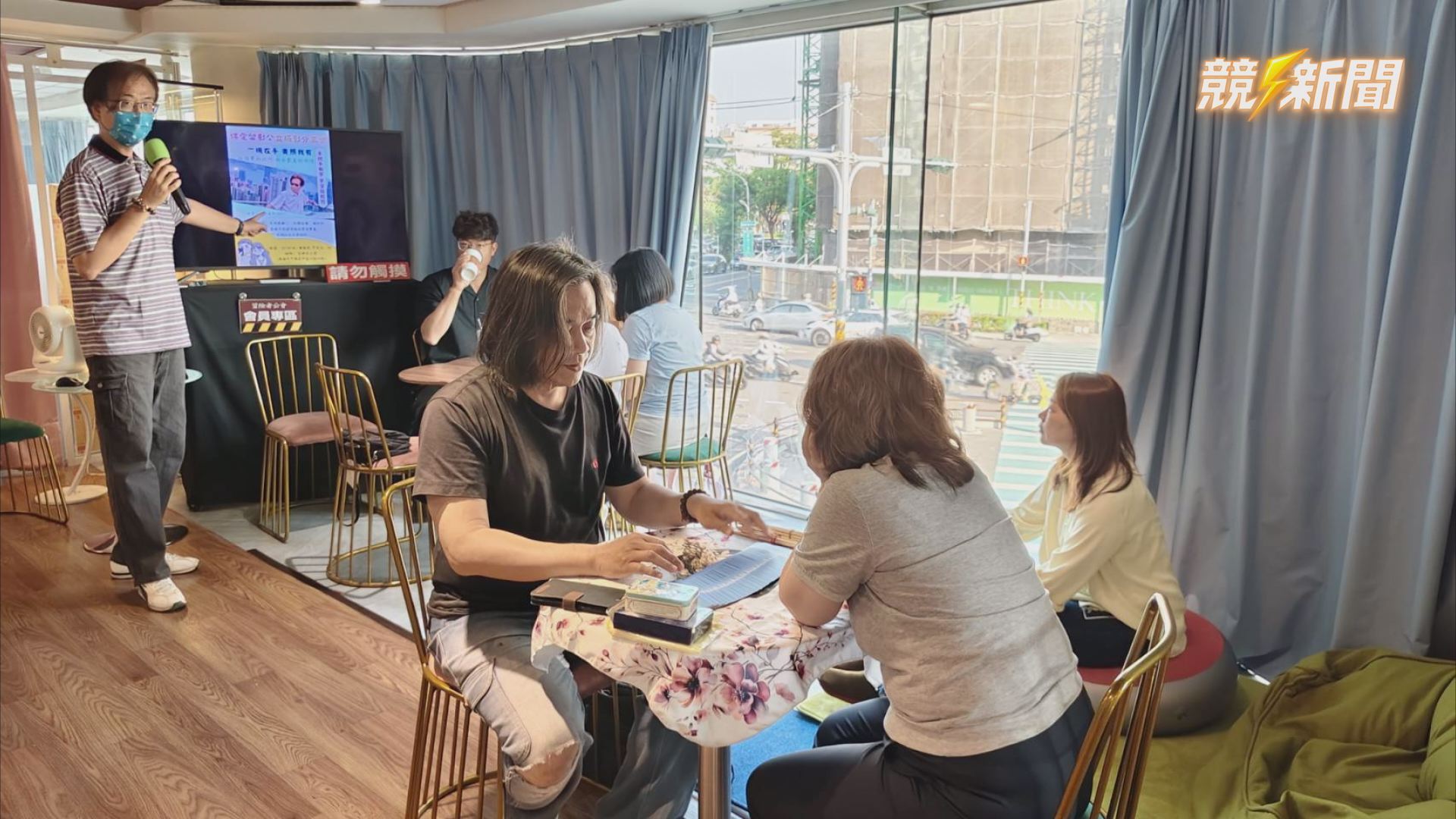 【生活】母親節不只送花吃飯 高雄動漫療癒公益活動掀親子同樂熱潮