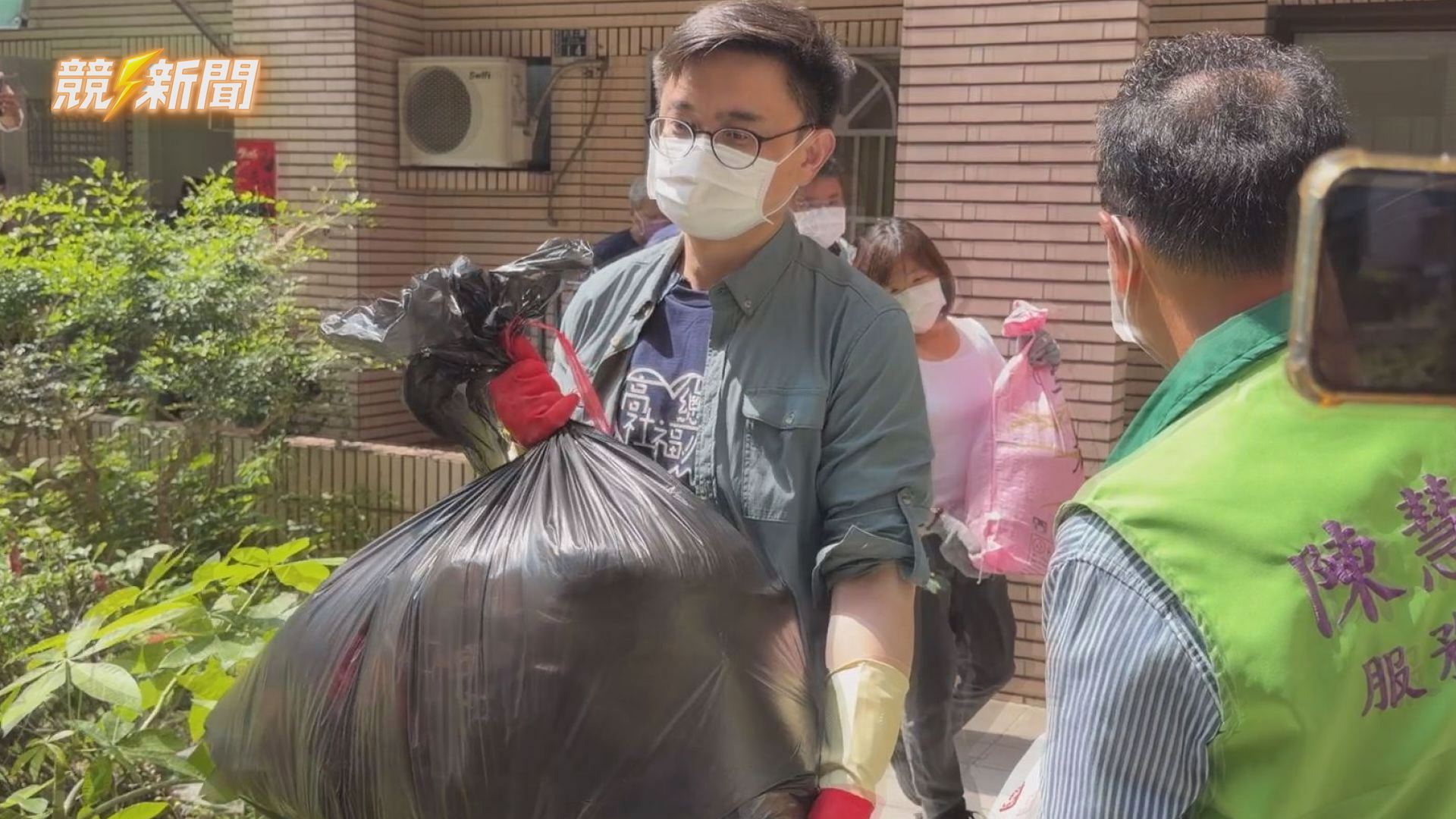 【生活】高雄賴瑞隆參與到宅清潔服務 捐版稅助弱勢家庭改善居住環境