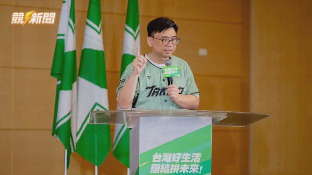 高雄市長參選人賴瑞隆於行動中常會發表大南方計畫