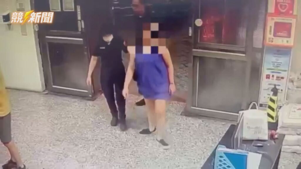 高雄前鎮警方押解女車手移送地檢署