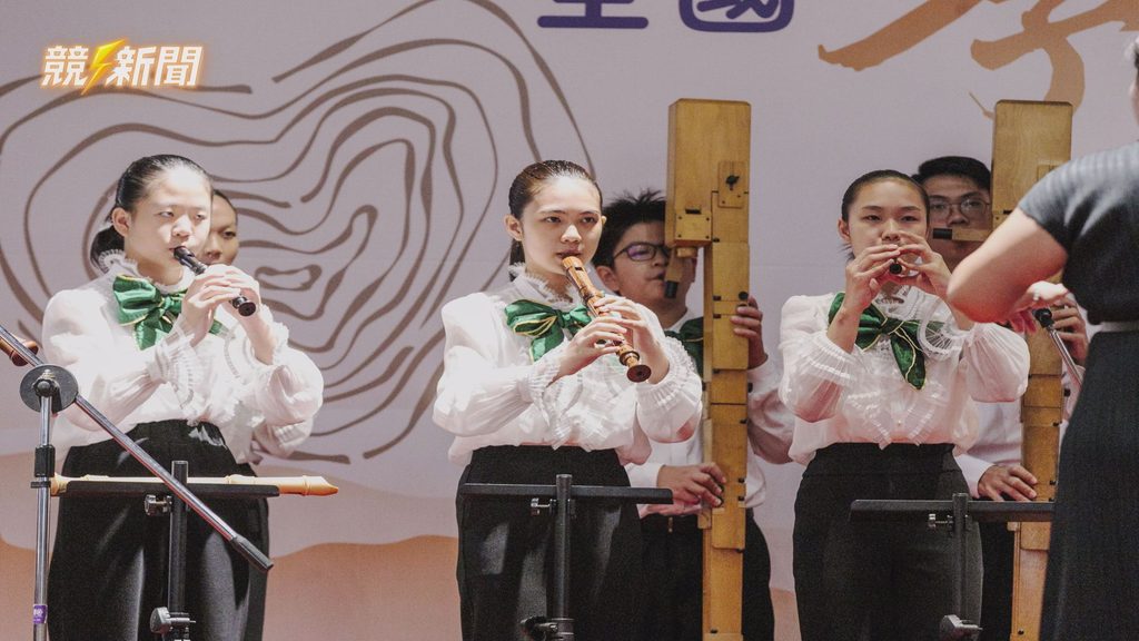 嘉義全國孝行獎典禮現場學生演奏直笛演出
