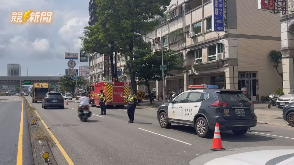 高雄鳳山鳳頂路警方指揮交通