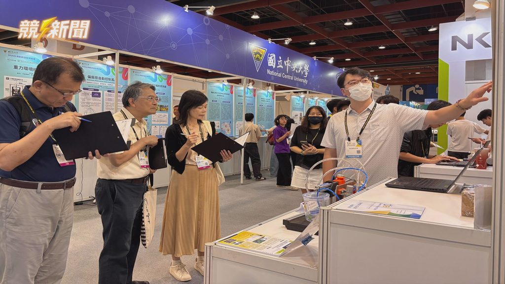 高雄高科大許文政團隊解說放電加工設備