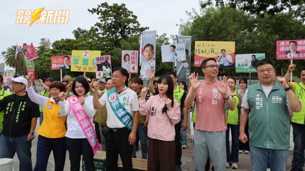 高雄黃捷率議員參選人齊聚路口舉拳加油