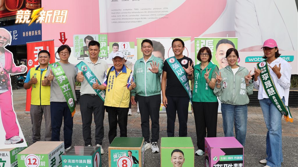 高雄李柏毅率左楠區團隊手比號次向民眾拜票