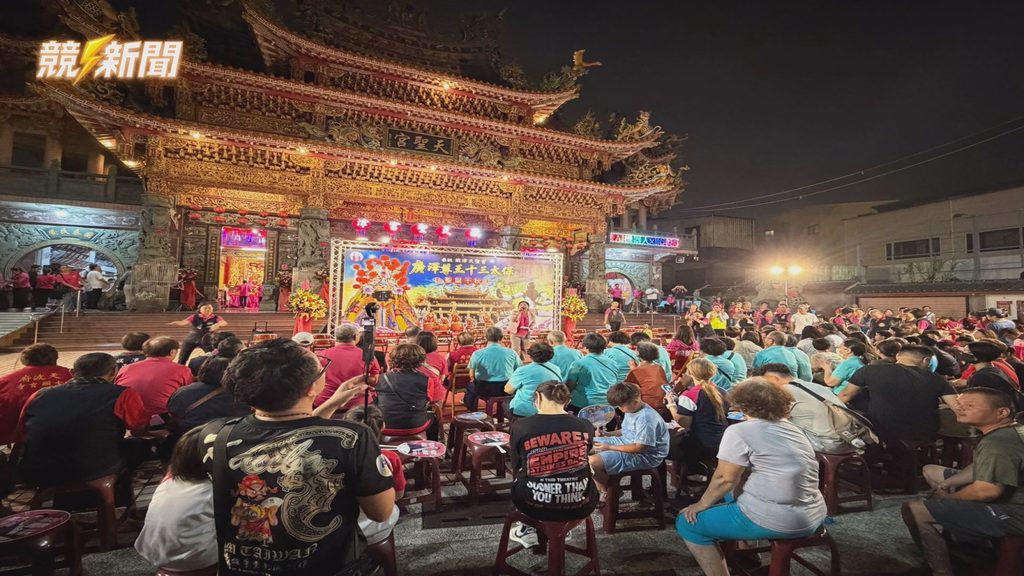 高雄旗津天聖宮廟埕祝壽大典現場人潮