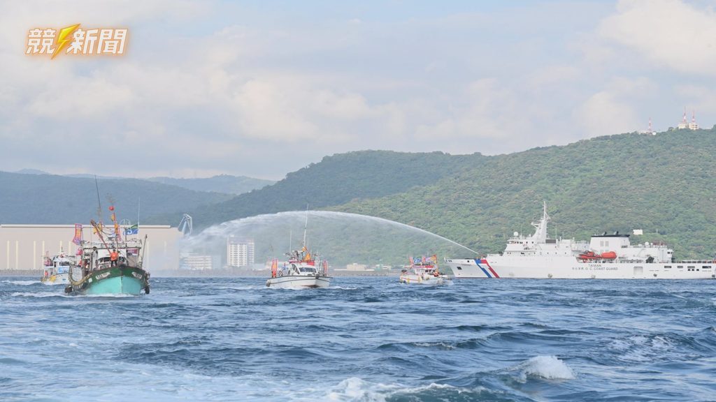 海巡署嘉義艦伴航噴水祈福