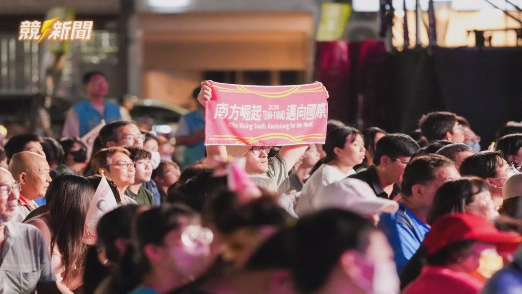 高雄鳳山賴瑞隆造勢支持者高舉應援毛巾支持
